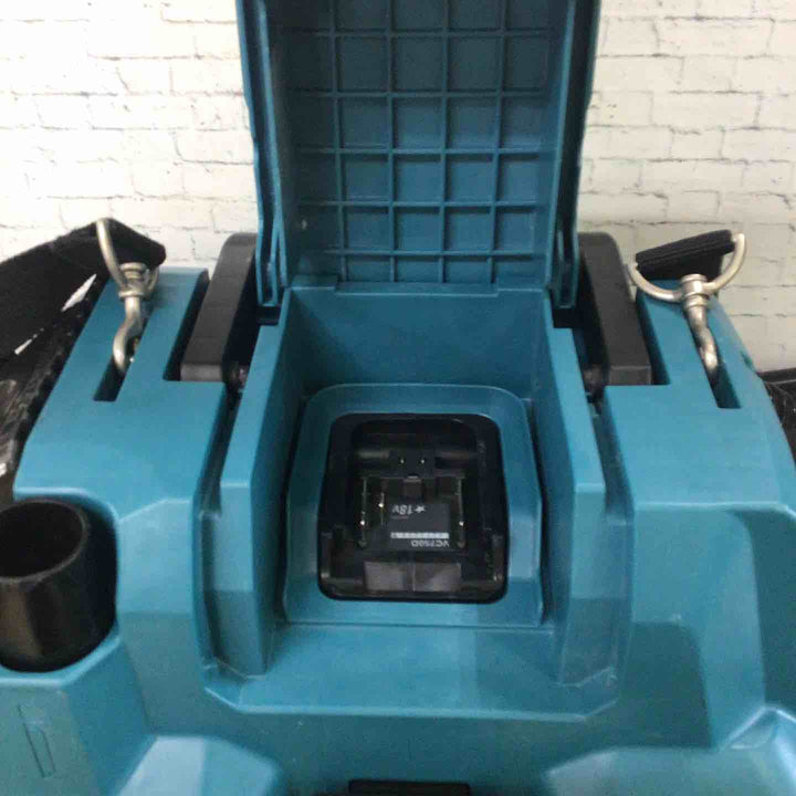 ★マキタ(makita) コードレス集じん機 乾湿両用 VC750DZ【町田店】