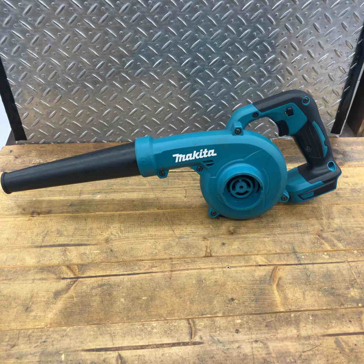 中古美品 □ makita コードレスブロワ UB185DRF □ ☆マキタ(makita) コードレスブロワ UB185DZ【所沢店】 – アクトツール