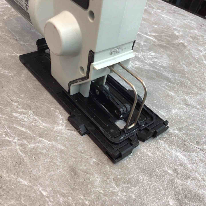 ◇パナソニック(Panasonic) コードレス角穴カッター EZ4543LS2S-B【八潮店】