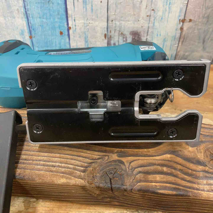 【中古品】★マキタ(makita) コードレスジグソー JV182DZK 18V 本体のみ【柏店】