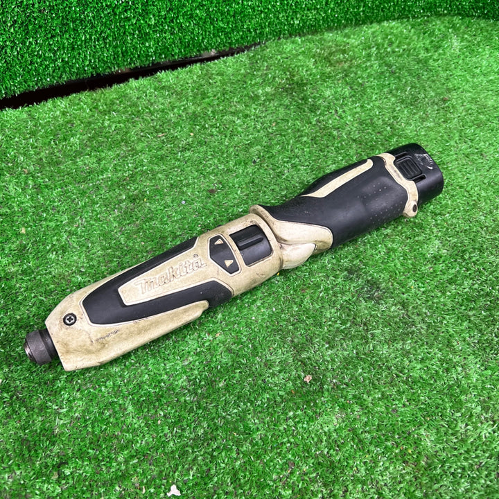 ☆マキタ(makita) コードレスペンインパクトドライバ TD021DSW ※※バッテリー、充電器各1個付き 汚れ大 【桶川店】