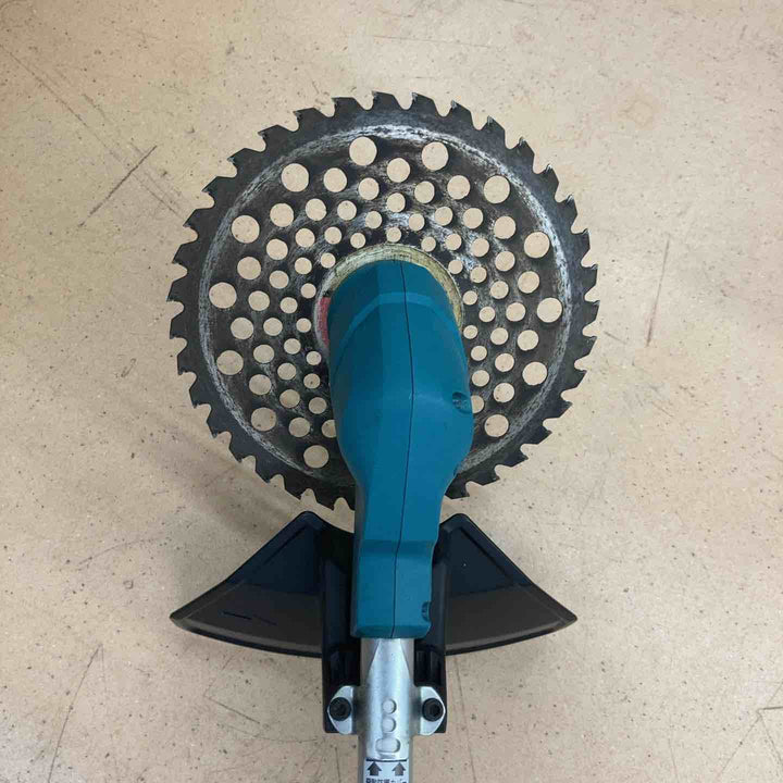 【店頭受取り限定】 マキタ(makita) コードレス刈払機 MUR142UDZ 【東大和店】