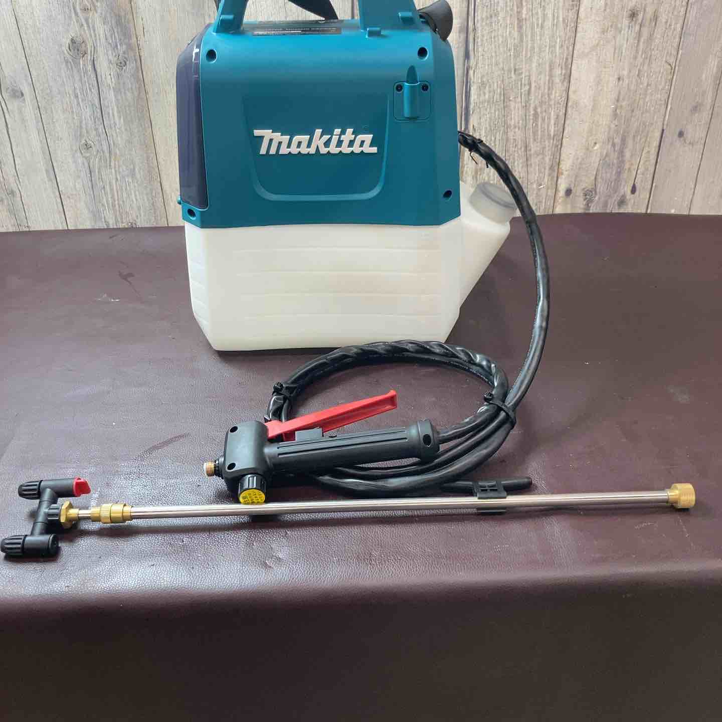 中古品】 マキタ(makita) 充電式噴霧器 MUS054DZ(本体のみ) 電動薬剤