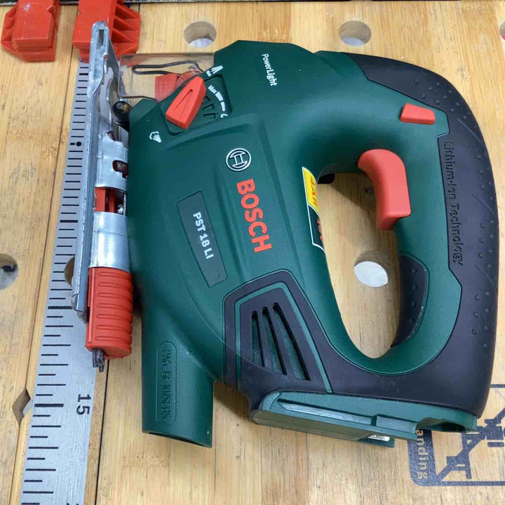 【店頭受取り限定】BOSCH 3点セット ジグソーガイド(PLS300) ワークベンチ(PWB600) ジグソー(PST18LIH )バッテリー18V1.5Ah×1【越谷店】