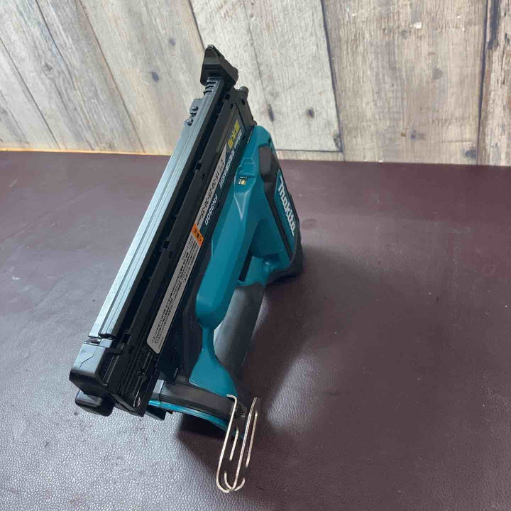 【中古美品】 マキタ(makita)充電式35mm 面木釘打ち機 FN350DZ 18V6.0Ah1個付【東大和店】