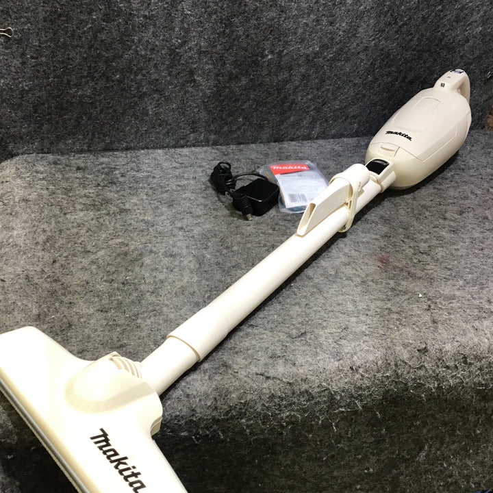 【美品】マキタ(Makita) 充電式クリーナ(アイボリー)バッテリ内蔵式 10.8V2Ah 充電器付 CL115FDWI【桶川店】