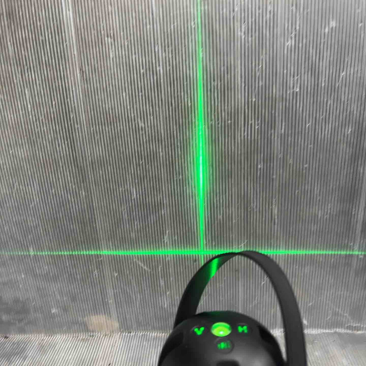 〇VOICE レーザー墨出し器 5ライン(矩十字・横) グリーンレーザー Model-G5【草加店】