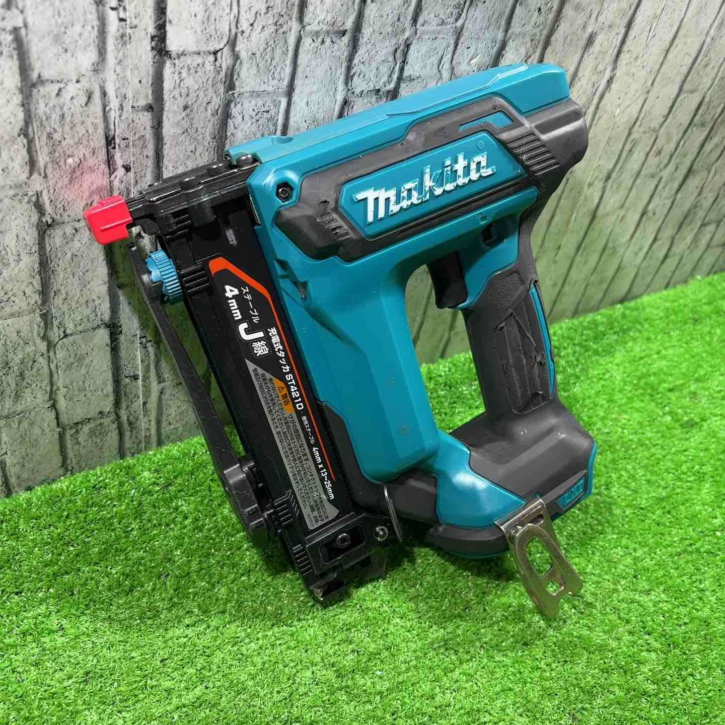 ☆マキタ(makita) コードレスタッカー 18V ST421DZK【川口店
