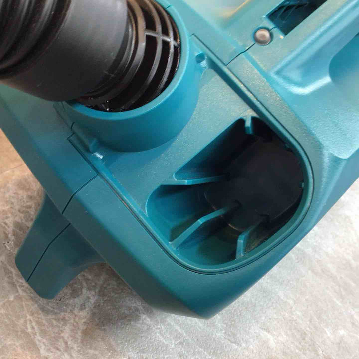 ☆マキタ(makita) コードレス掃除機(充電式クリーナー) CL121DZ【八潮店】