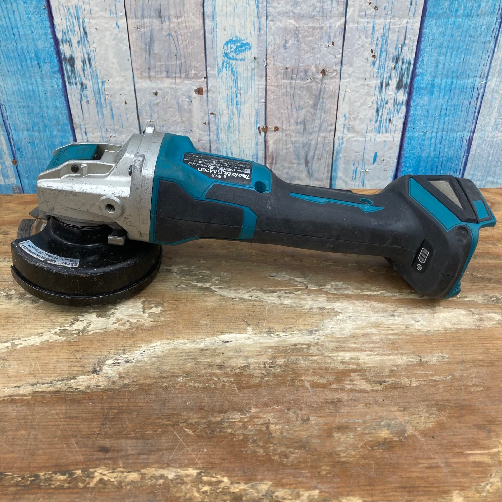 ☆マキタ(makita) 18V 100mmコードレスディスクグラインダ GA420DZ