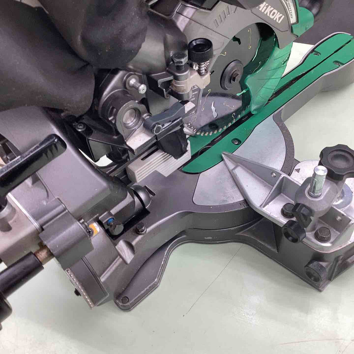 ★ハイコーキ(HIKOKI ※旧:日立工機) コードレス卓上スライド丸のこ C3607DRA(XP)【越谷店】