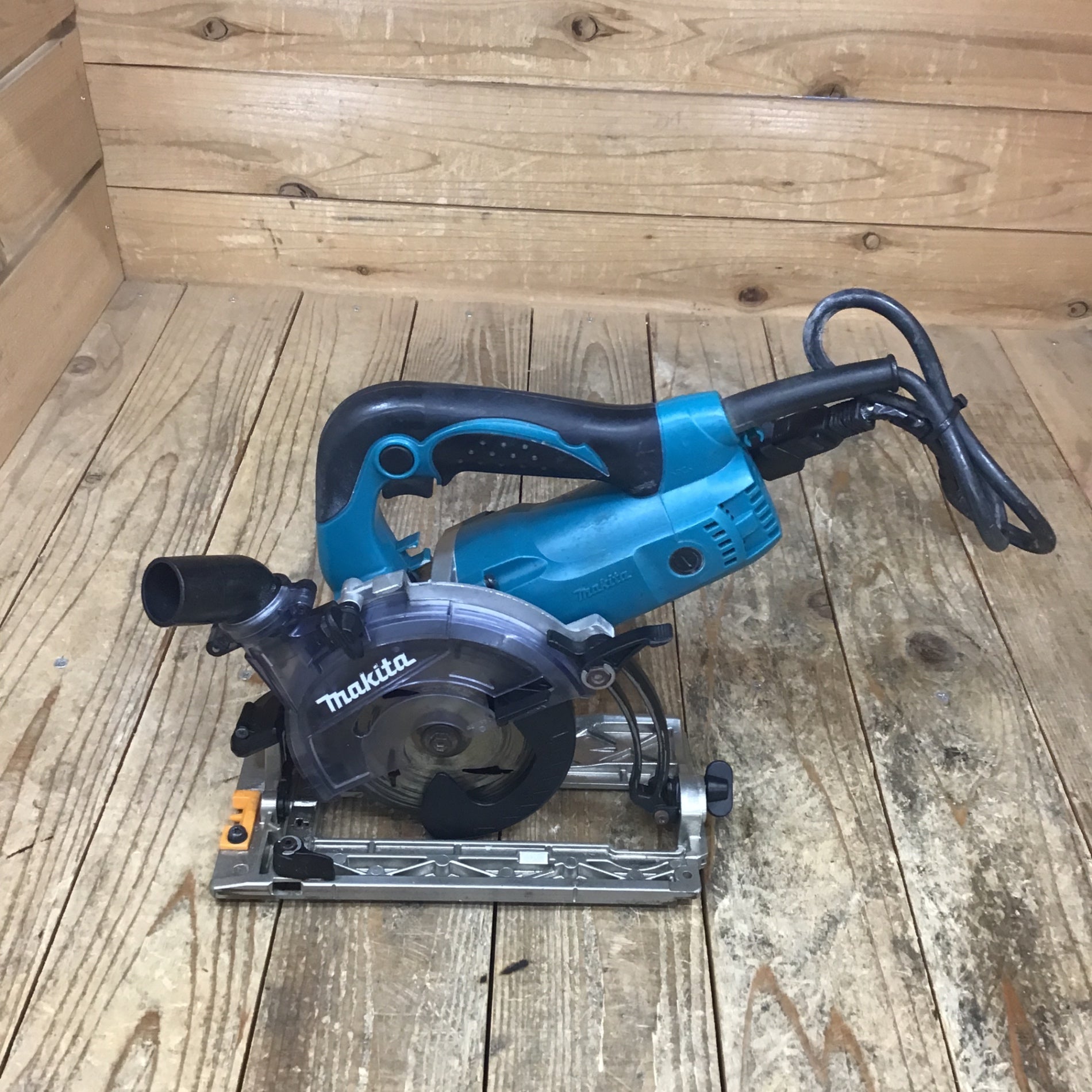 ☆makita マキタ KS520D 防じん 丸ノコ 12V 丸のこ 桂 ☆makita マキタ KS520D 防じん 丸ノコ 12V 丸のこ 桂