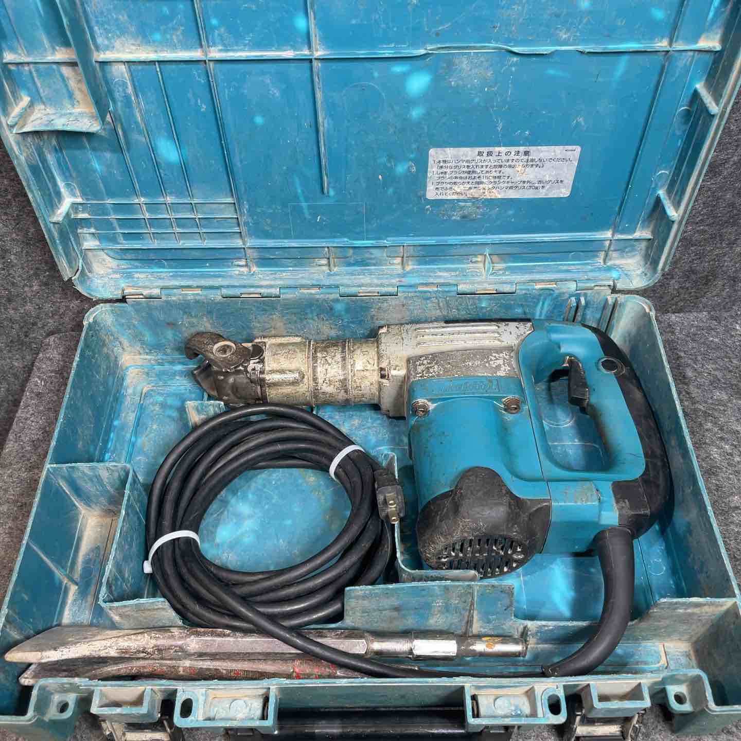 マキタ(makita) 電動ハンマ HM0830 (ブルポイント、チゼル付)【桶川店