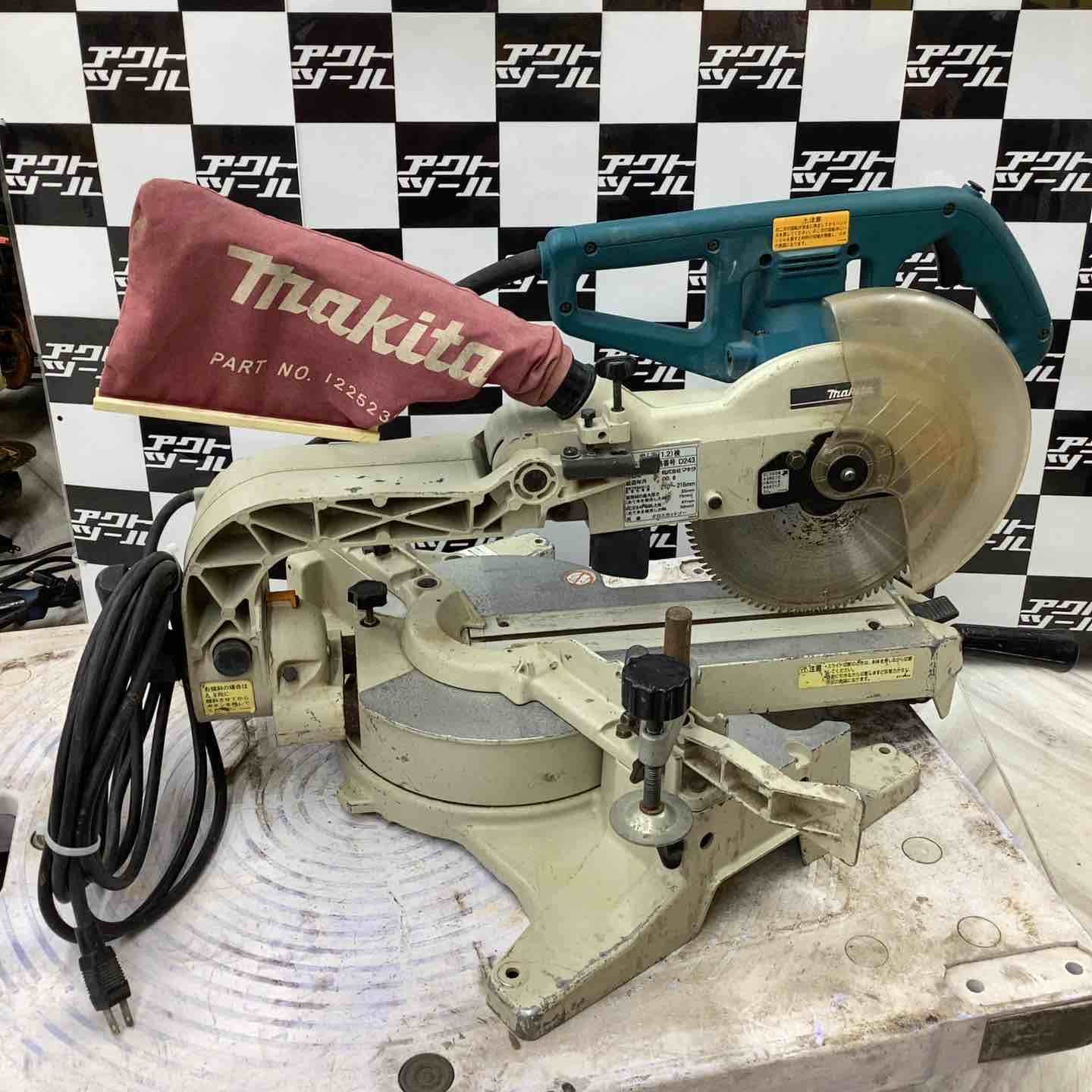 中古工具　スライド丸のこ　216mm   MAKITA マキタ makita 216mmスライドマルノコ LS0813FLの中古 中古B使用感あり