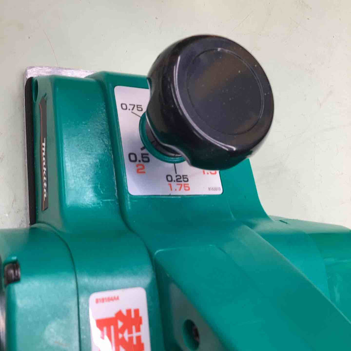 ◇マキタ(makita) 電気カンナ M192 100v 研磨不要 替刃式 小型 面取り作業 【越谷店】