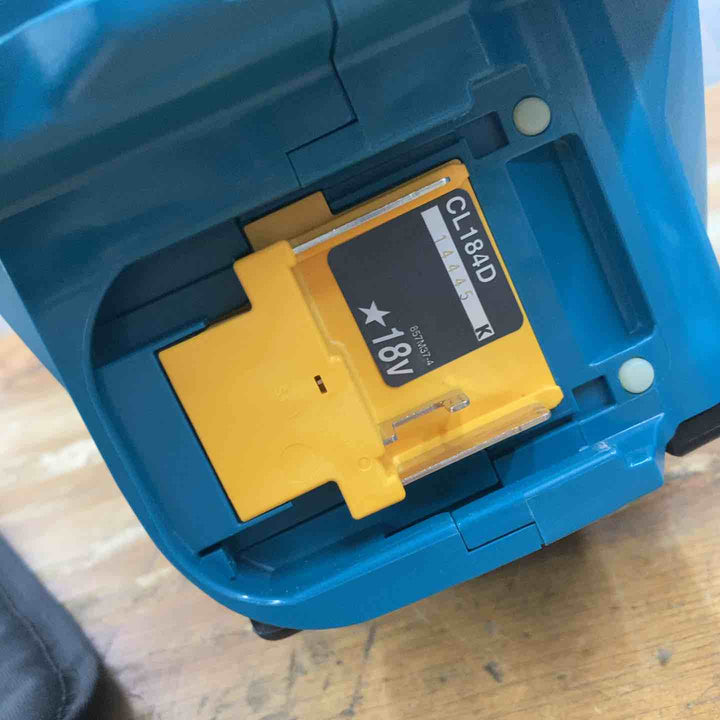 【美品】☆マキタ(makita) コードレスクリーナ CL184DRF 18V セット 紙パック付き【柏店】