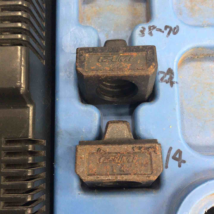 ◇泉精器(IZUMI) コードレス油圧式圧着工具 REC-200M2H【川崎店】