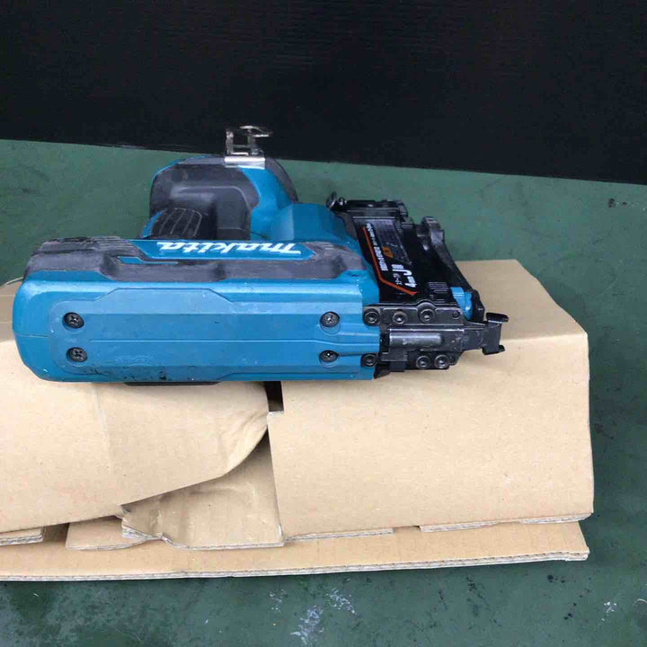 ★マキタ(makita) コードレスタッカー ST421DZ 本体のみ【戸田店】