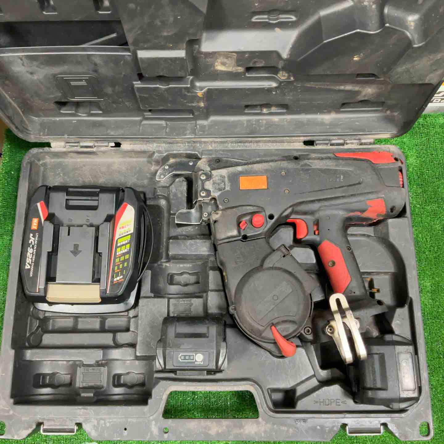 ★マックス(MAX) 鉄筋結束機 リバータイア RB-440T-B2CA/1440A バッテリー2個付き！【越谷店】 ☆マックス(MAX) 鉄筋結束機 リバータイア RB-440T-B2CA/1440A