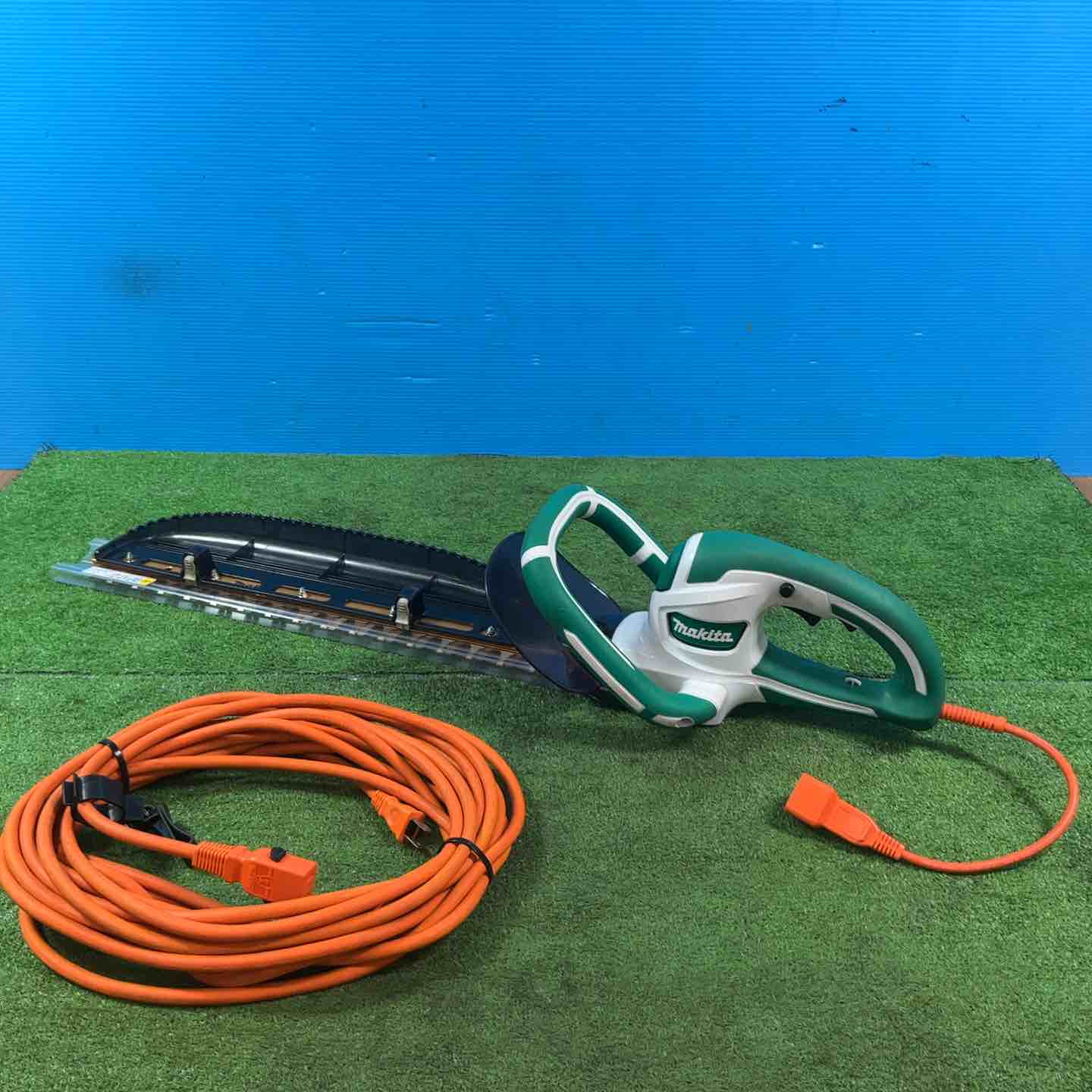 Makita MUH4652 生垣バリカン 新•高級刃 460mm マキタ(Makita) 高級刃生垣バリカン MUH4652【岩槻店】 – アクトツール