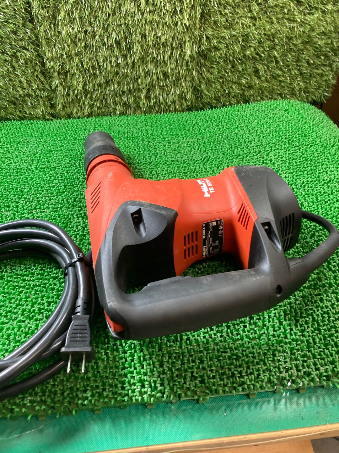 〇ヒルティ(HILTI) 電動ハンマ TE500-X チャックタイプ: HEX 17 六角軸 重量4.8kg【川口店】