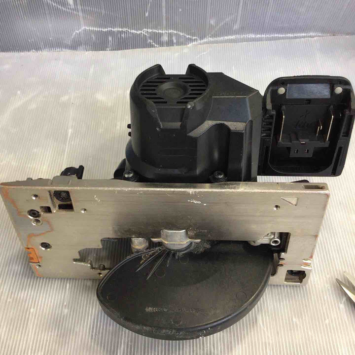 ★マキタ(makita) コードレス丸のこ HS631DZB【草加店】