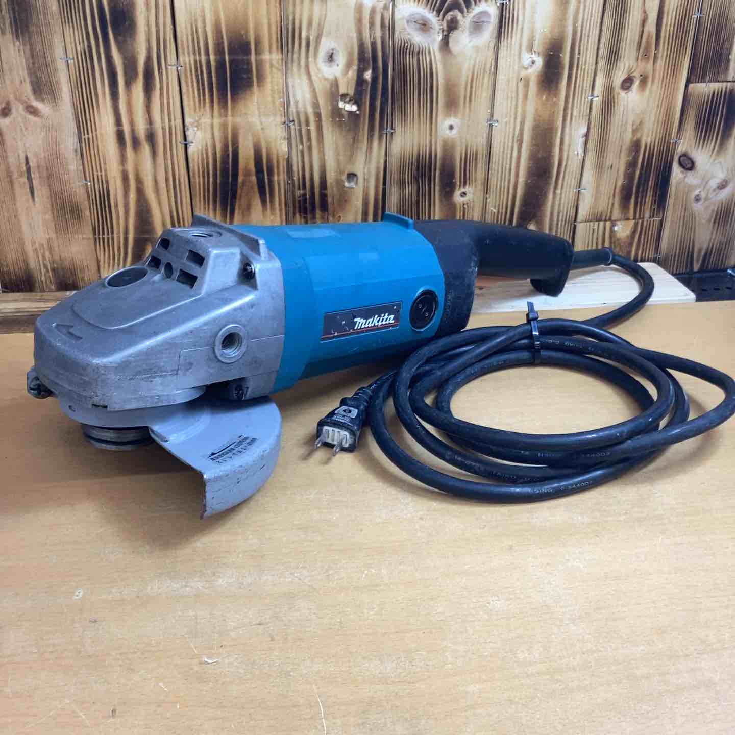 ◇マキタ(makita) 180mmディスクグラインダー 9047L【越谷店