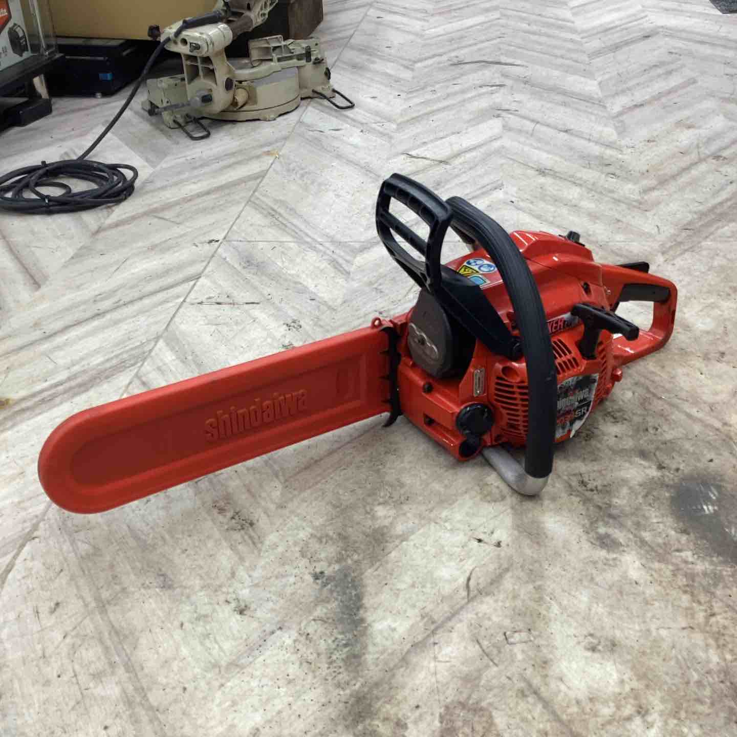 ◇新ダイワ(shindaiwa)  エンジンチェーンソー E2038SR【越谷店】 ◇新ダイワ(shindaiwa) エンジンチェーンソー E2038SR【越谷店