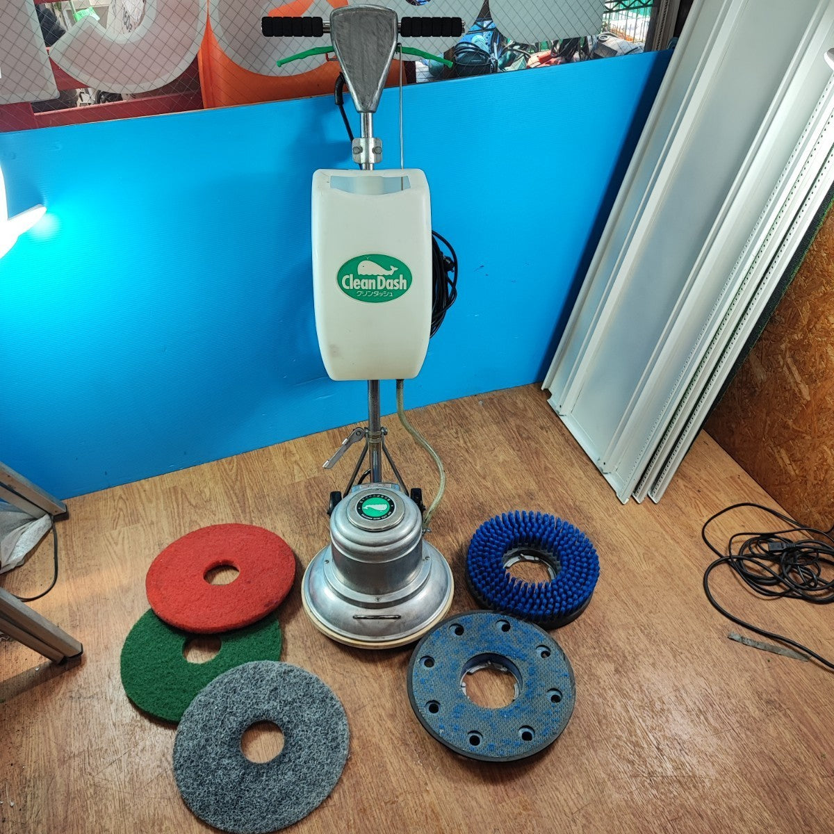 アマノムサシ CMP-120E カーペット用ポリッシャー 12インチ【市川行徳店】【店頭取引限定】【中古】管理番号：ITBAOEQ9QALY アマノムサシ CMP-120E カーペット用ポリッシャー 12インチ【市川行徳