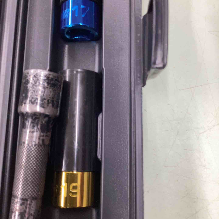 アストロプロダクツ 1/2DR プリセット型 トルクレンチセット マットブラック TQS041 2023 リミテッド ホイールレンチ 足回り ナット ボルト 17mm 19mm 21mm 【越谷店】