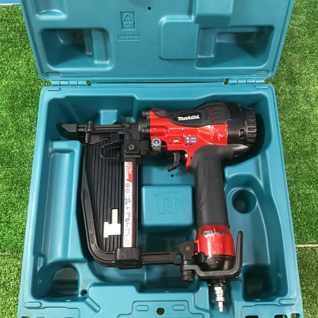 ★マキタ(makita) 高圧フロアタッカ AT1150HA【岩槻店】