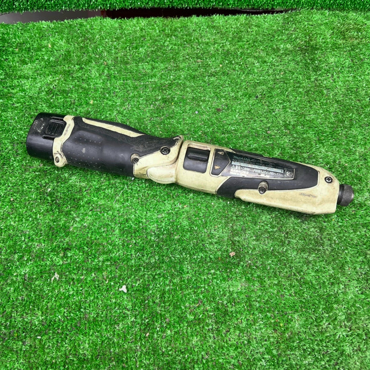 ☆マキタ(makita) コードレスペンインパクトドライバ TD021DSW ※※バッテリー、充電器各1個付き 汚れ大 【桶川店】