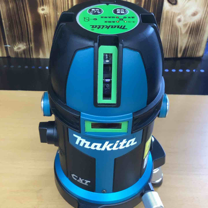 マキタ(makita)  コードレスグリーンレーザー墨出し器 SK312GDZN 本体のみ 矩・横・両縦  (SK312GDN) 10.8V 受光器付 耐衝撃 グリーン 大矩 ろく 高輝度 防滴 防じん 見やすい ガイドライン【越谷店】
