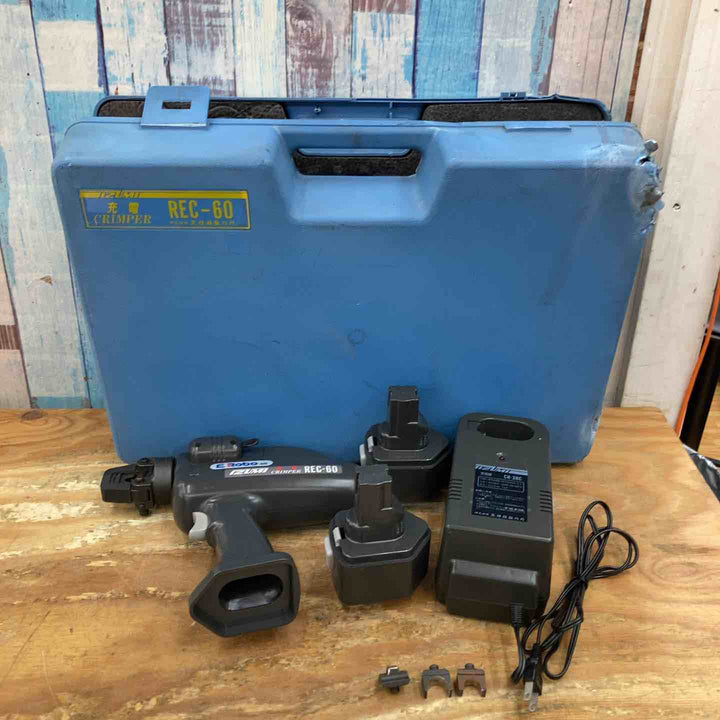 ▼泉精器 電動圧着機 REC-60 14.4Vバッテリー×2、充電器 ケースのダメージ大 側面に落とせない文字あり【柏店】