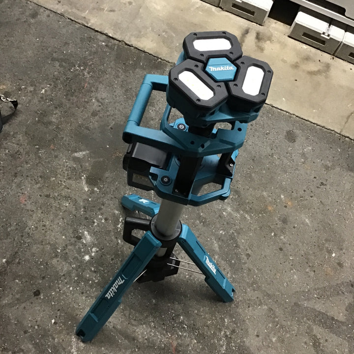 【中古】 マキタ (makita) 充電式タワーライト ML814 【桶川店】