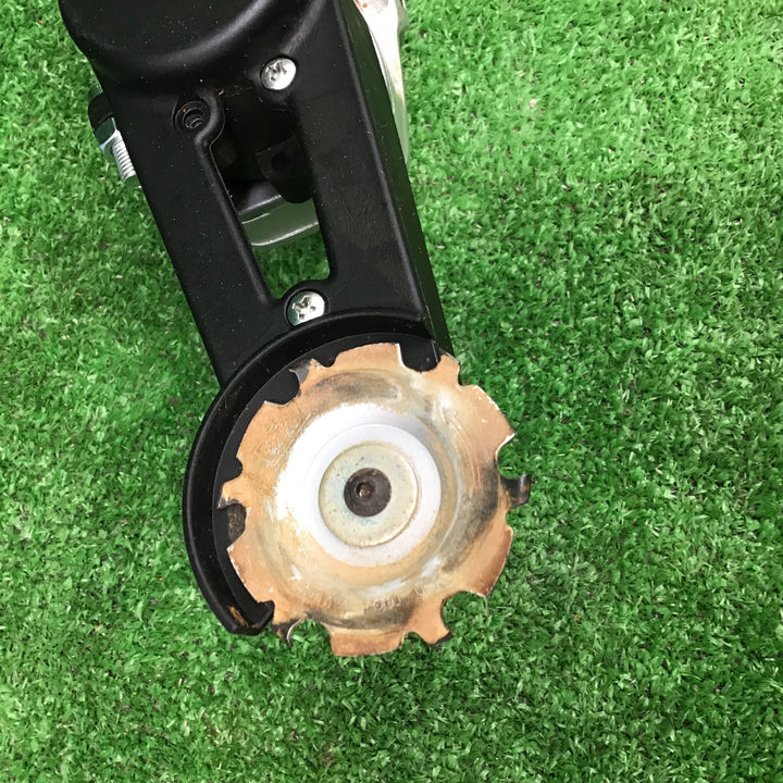 ☆マキタ(makita) 100mmディスクグラインダ 9533B 先端アタッチメント付き 【桶川店】