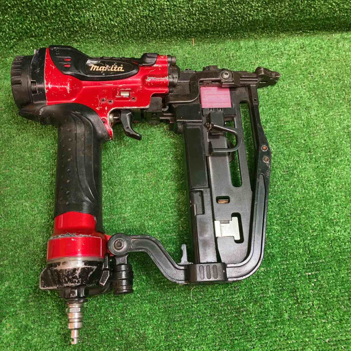【中古品】マキタ(makita) 高圧フロアタッカ AT450HA 動作確認済み【川越店】