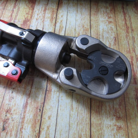 〇泉精器(IZUMI) 手動油圧式圧着器 EP-150A【川崎店】