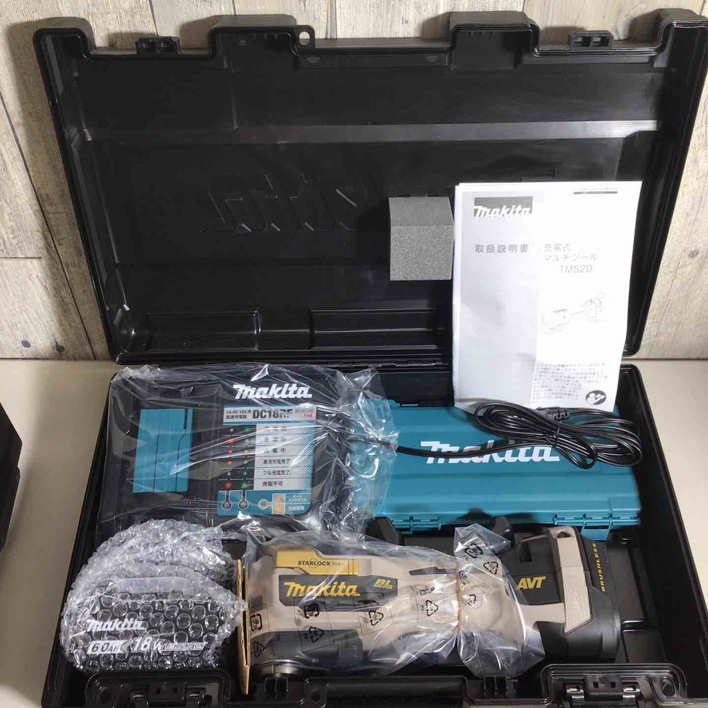 【未使用品】 マキタ makita コードレス マルチツール TM52DRGPG LXT20周年記念限定カラー プレミアムグレージュ 20周年 【戸田店】 ☆マキタ(makita) コードレスマルチツール TM52DRGPG LXT20周年記念