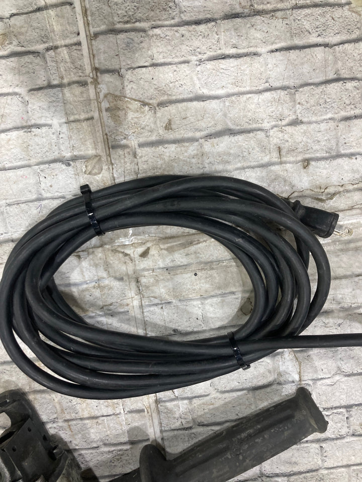 ★マキタ(makita) 電動ハンマ HM0830 17mm六角軸 打撃数 min-1(回/分):2,700 【川口店】