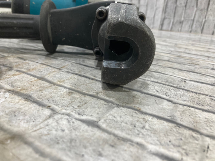 ★マキタ(makita) 電動ハンマ HM0830 17mm六角軸 打撃数 min-1(回/分):2,700 【川口店】