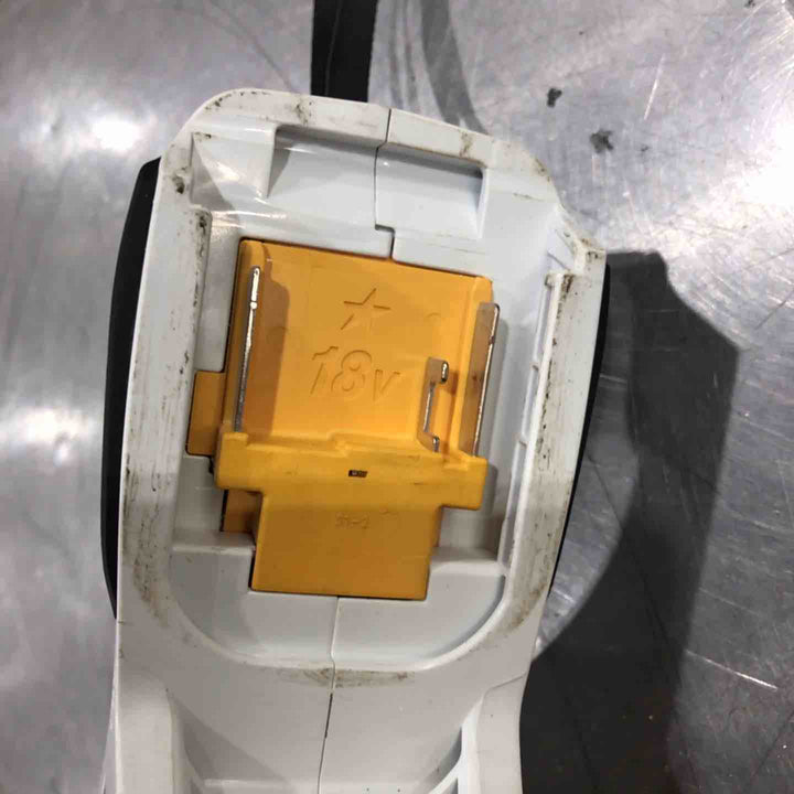 ★マキタ(makita) コードレスクリーナー CL182FDRFW【川口店】