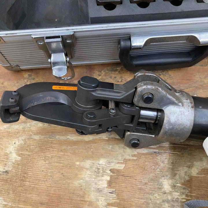 【中古品】★泉精器(IZUMI) 電動油圧式多機能工具 REC-Li250M ケーブルカッターアタッチメント200AT-50YC付属【柏店】