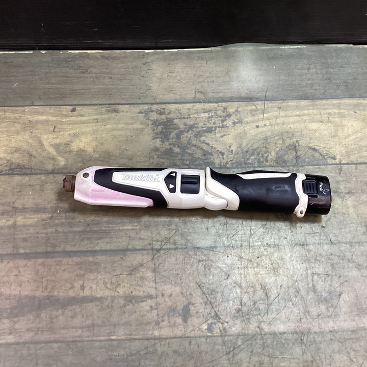 〇マキタ(makita) コードレスペンインパクトドライバー TD021DZW ※BL7010×2点、DC07SA(コード修理あり)付属 【東大和店】