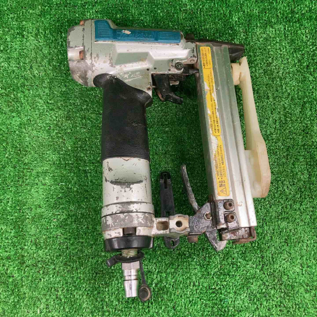 ◇マキタ(makita) 常圧エアタッカ 10mm AT1025AK【川崎店】