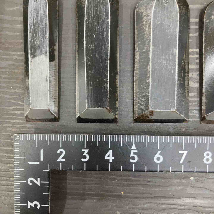 【中古品】 「東俊次」銘 鑿  のみ 10本組 黒檀柄 三ツ裏・四ツ裏 和工具 大工道具【柏店】
