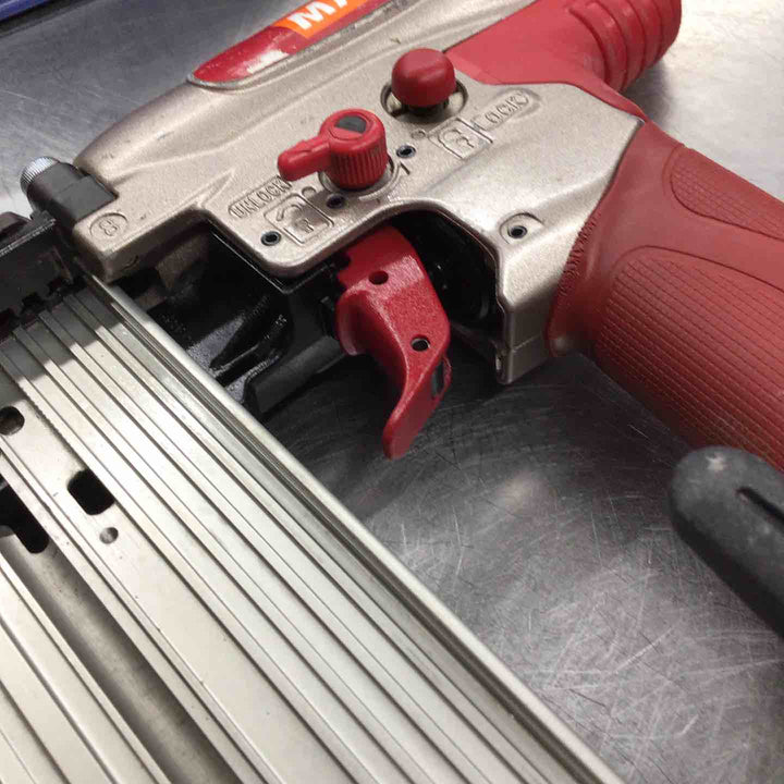 【中古品】★マックス(MAX) 高圧フィニッシュネイラ HA-55SF1(D) ケースなしです【戸田店】