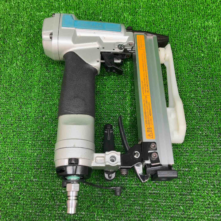 ◇マキタ(makita) 常圧エアタッカ 10mm AT1025AK【藤沢店】