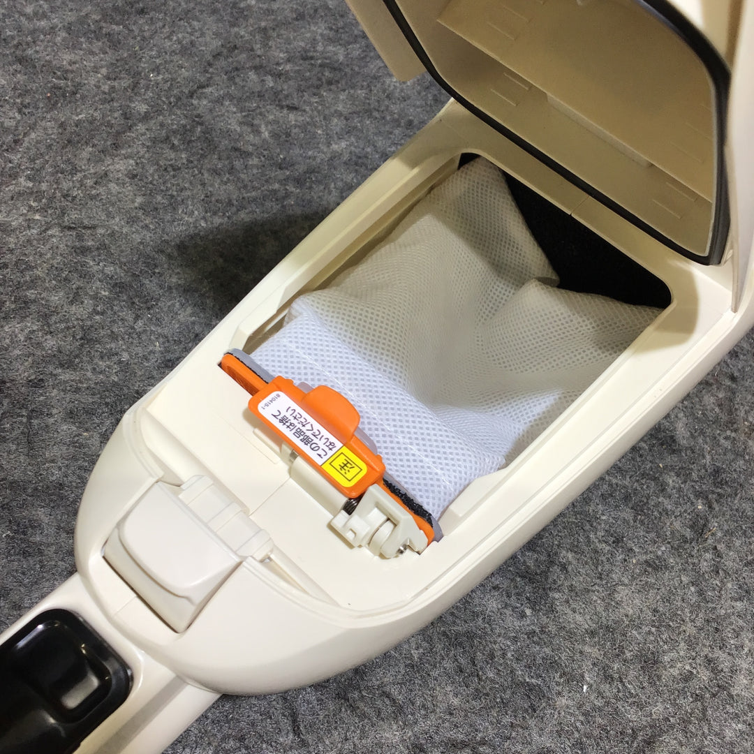 【美品】マキタ(Makita) 充電式クリーナ(アイボリー)バッテリ内蔵式 10.8V2Ah 充電器付 CL115FDWI【桶川店】