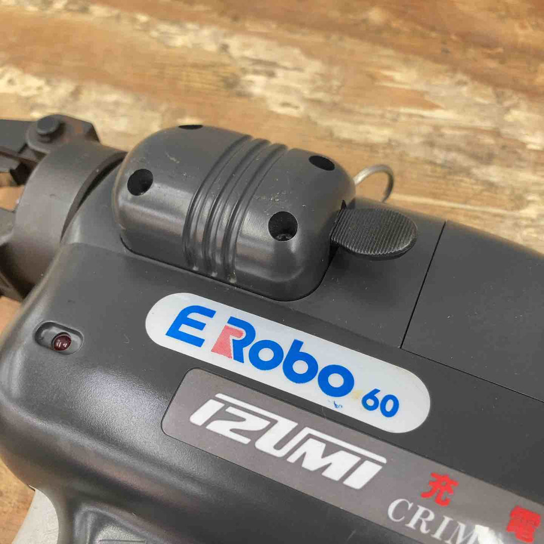 ▼泉精器 電動圧着機 REC-60 14.4Vバッテリー×2、充電器 ケースのダメージ大 側面に落とせない文字あり【柏店】